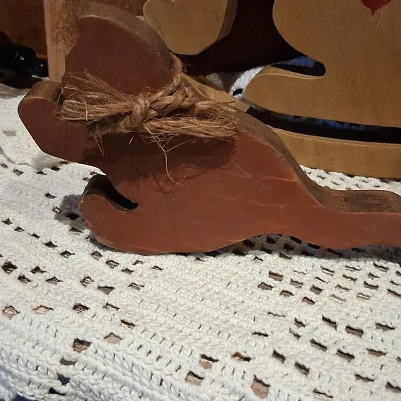 Wooden Cat - Picture 1 of 2